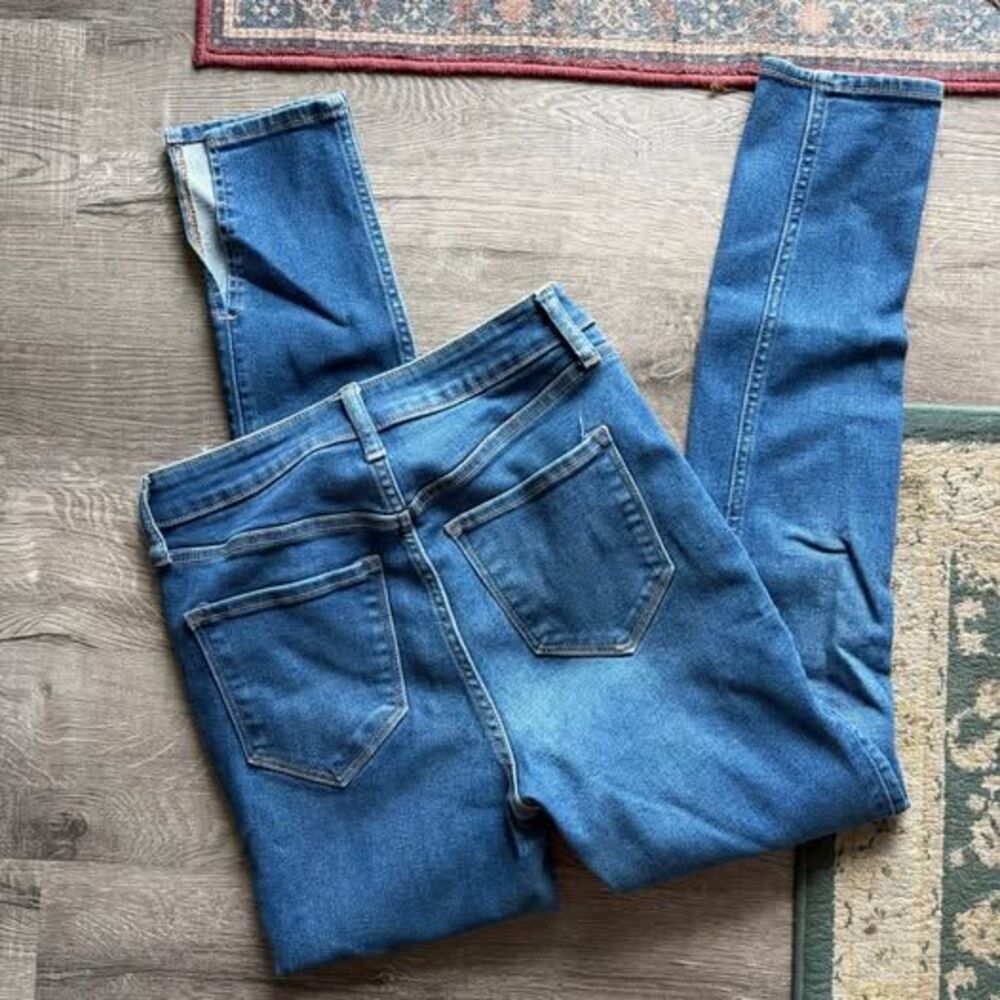 Old Navy Rockstar and Super Skinny Jeans Bundle Women size 4 - Picture 6 of 7